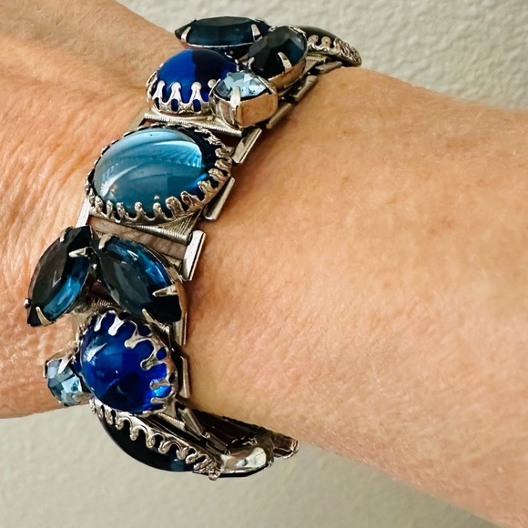 GORGEOUS Vintage Blue Crystal Bracelet - Picture 5 of 10